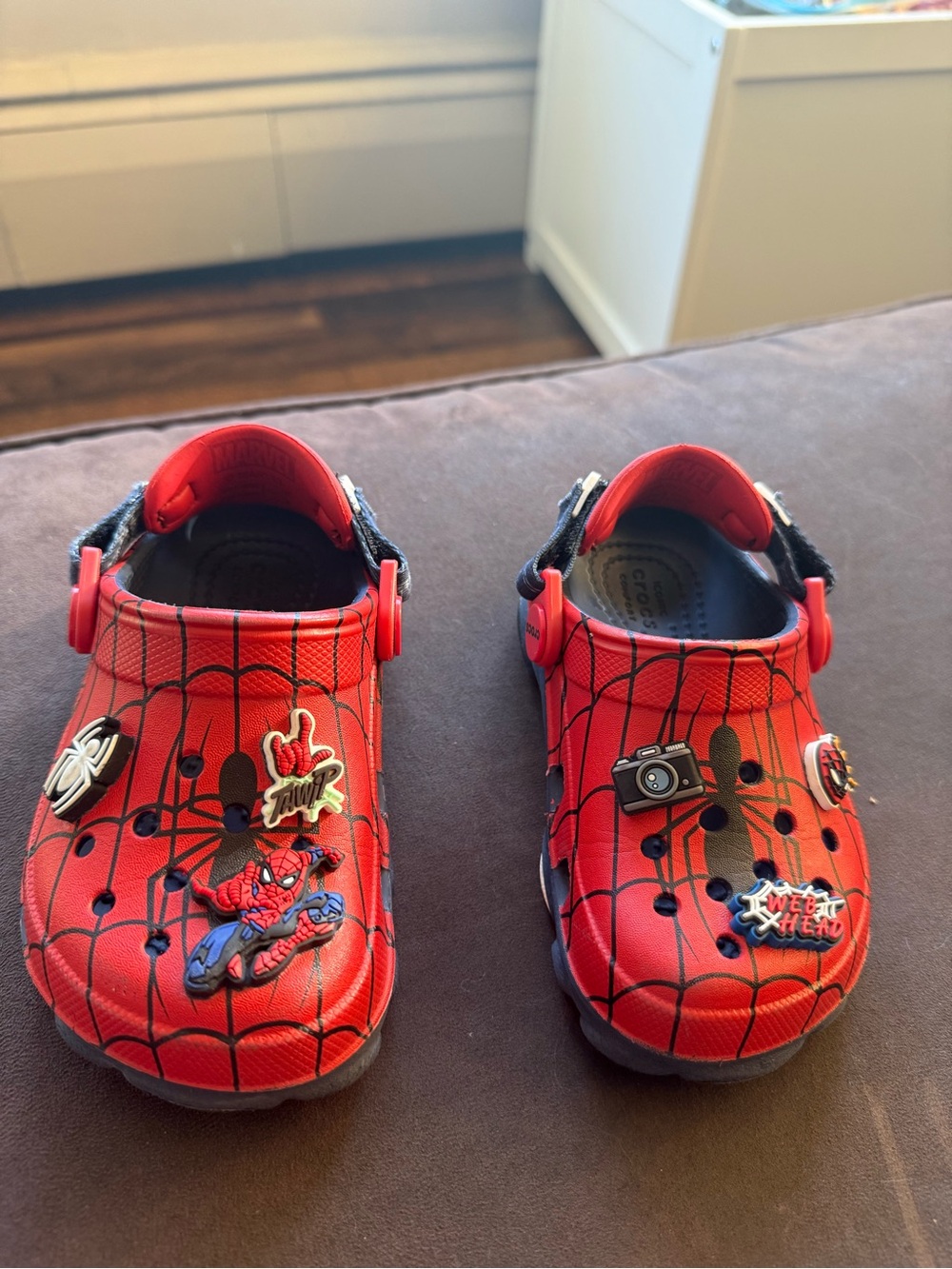 Spiderman Toddler Crocs - Picture 2 of 5